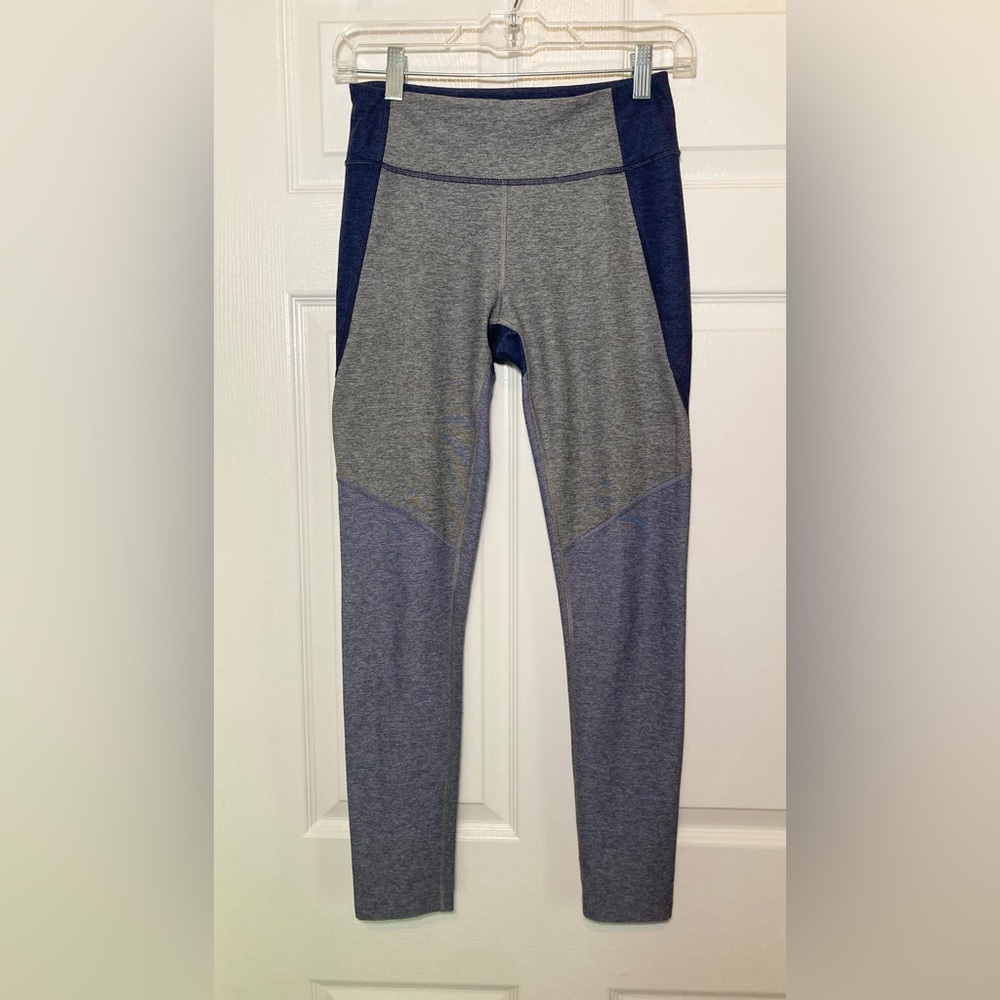 Outdoor Voices 🟣 Size Small Springs 7/8 Leggings in Blue / Gray